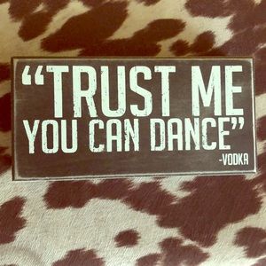 Decorative home accessory plaque.